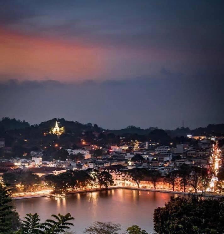 Grand Orchid Residence Kandy Extérieur photo